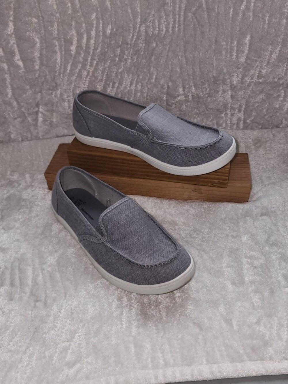 Time and Tru, Moc Toe Surf Sneakers Shoe, Ladies Size 8 1/2